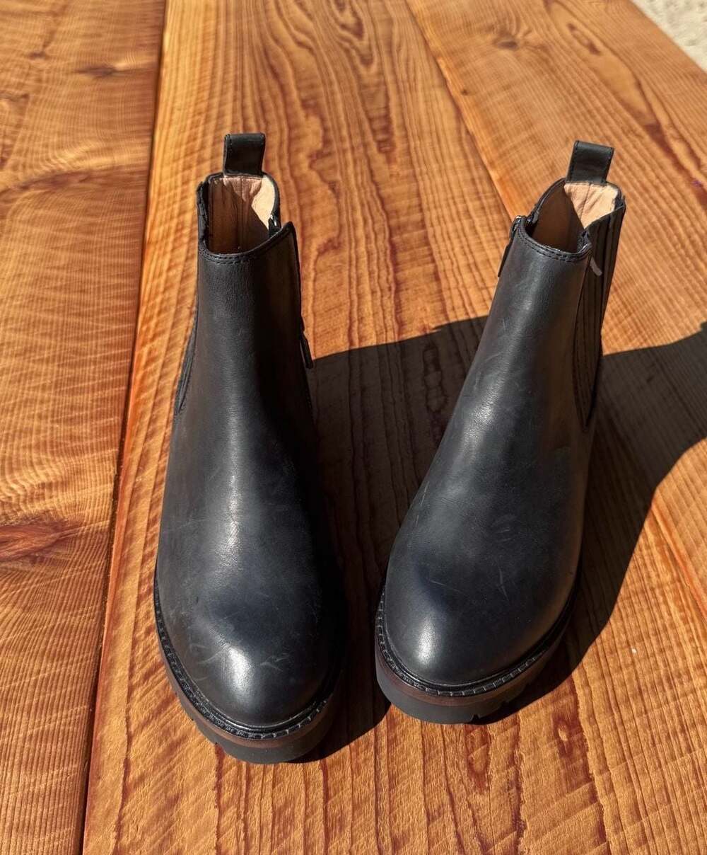Frankie4 Sage Black Leather Chelsea Boots Size 7